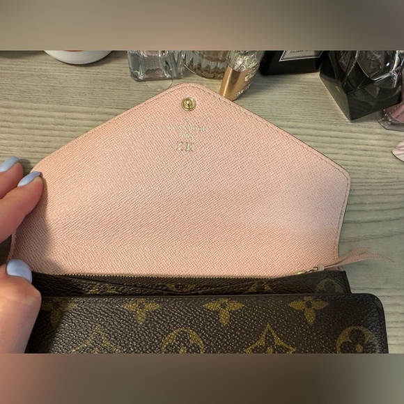 Authentic LV wallet - Picture 3 of 4